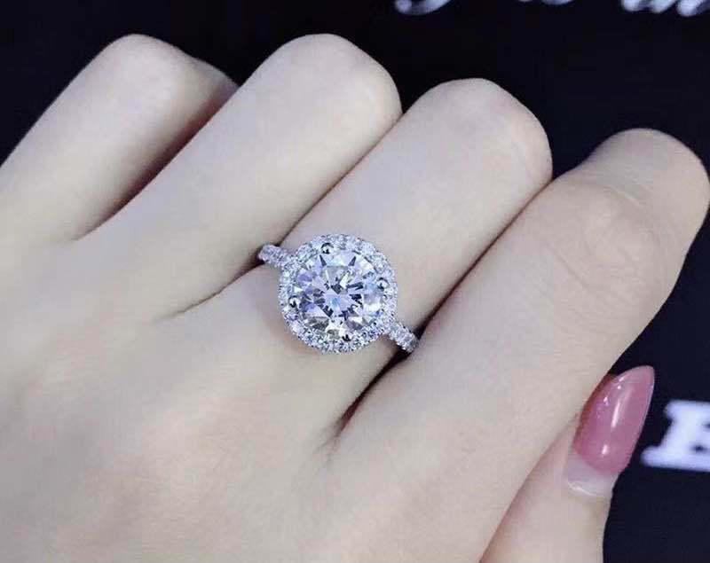 18K Gold Round Moissanite Ring with D Color Super White Moissanite and Diamond Certificate