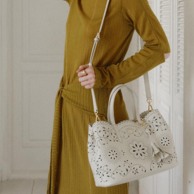 Daks Ivory Cowhide FLower Punching Tote Bag L Dcba6e586iv