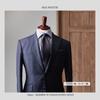 [Y&TAILOR] Stilvolle Seidenkrawatte der Marke mit kleinem Webmuster (Paisleybrauner Hintergrund x Marineblaues Muster)