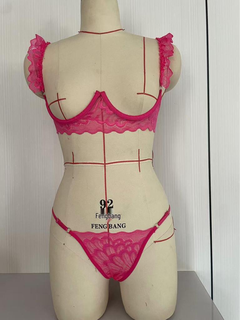 Blumen-Spitzen-Dessous-Set ohne Schritt: Zweiteiler mit Nippel-Enthüllung und sexy Cut-Out-Design