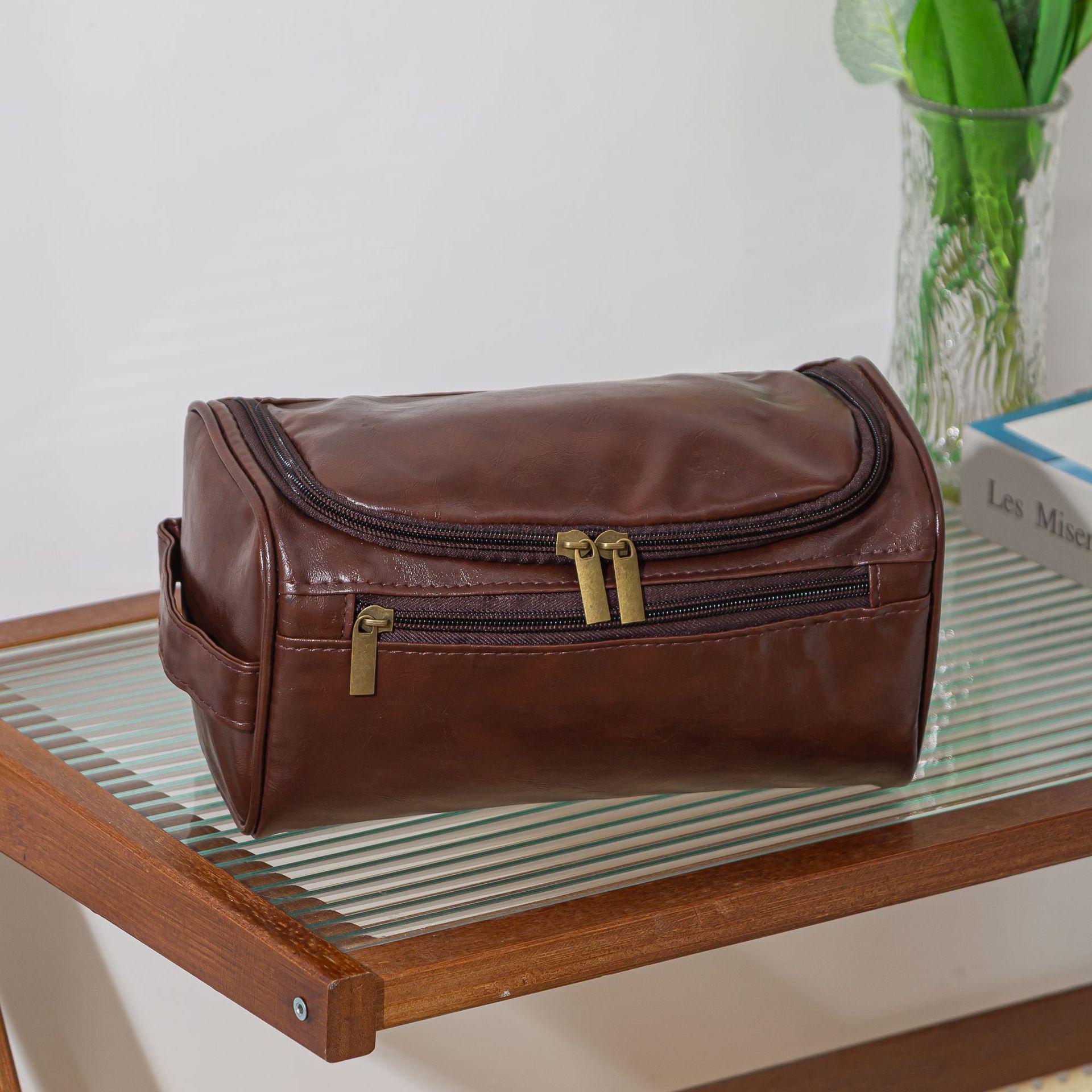 

Retro PU Large Capacity Hanging Toiletry Bag - Waterproof and Convenient for Travel or Business