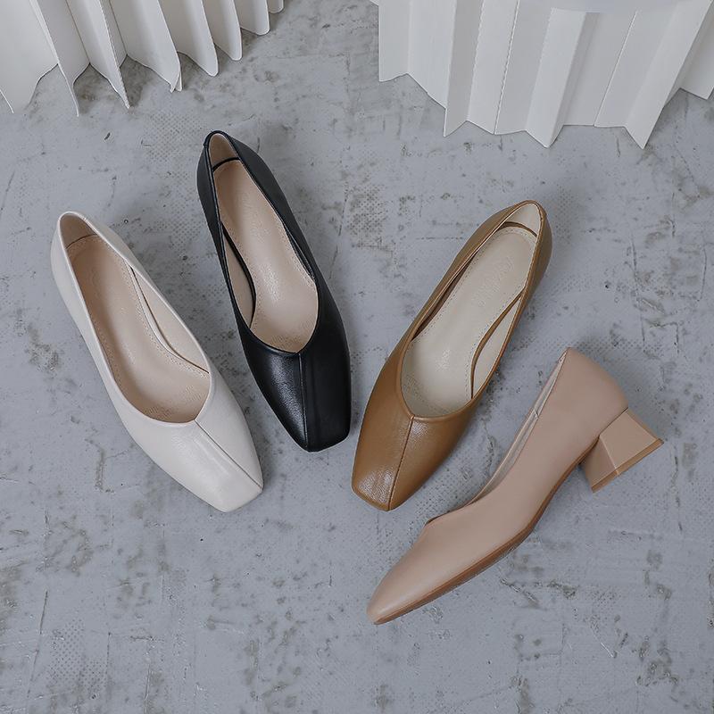 Late evening wind retro medium heel grandma shoes commuting soft leather shallow mouth women's shoes Korean version simple square head thick heel sing