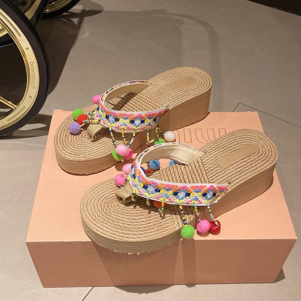 Fashion versatile and comfortable flip-flops women 2025 summer cool slippers thick-soled seaside travel vacation beach shoes women