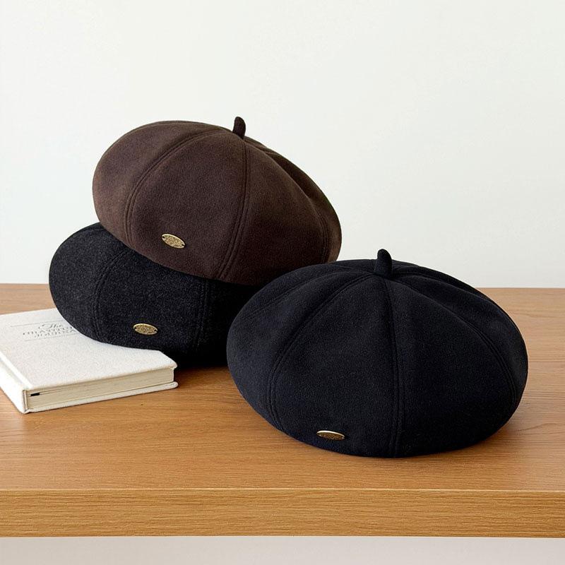 French retro metal standard black beret female big head circumference showing face small literary cloud painter hat autumn and winter versatile