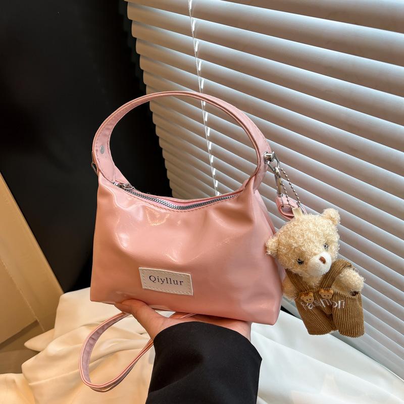 

High-end niche design underarm bag women s 2025 new autumn and winter fashion versatile commuter shoulder messenger bag single bag розовый