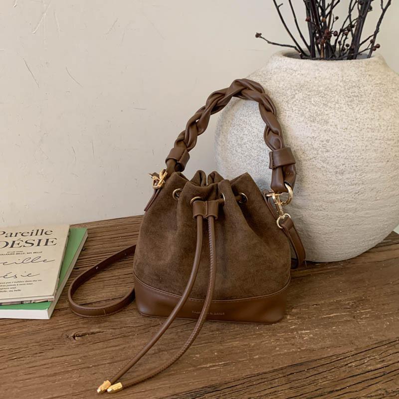 

Fashion contrasting handbag women s 2025 new Korean version ins retro bucket bag super hot shoulder crossbody bag коричневый