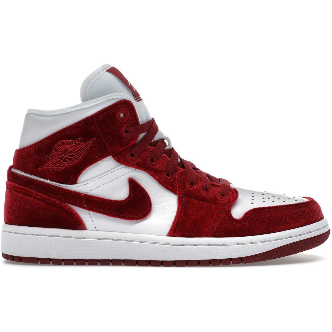 

Кроссовки Jordan 1 Mid SE Красный бархат (Женский)(FZ3334-100) 36.5