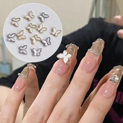 Wunderschöne Schmetterlings-Nagelanhänger mit glänzender, zarter dekorativer Form