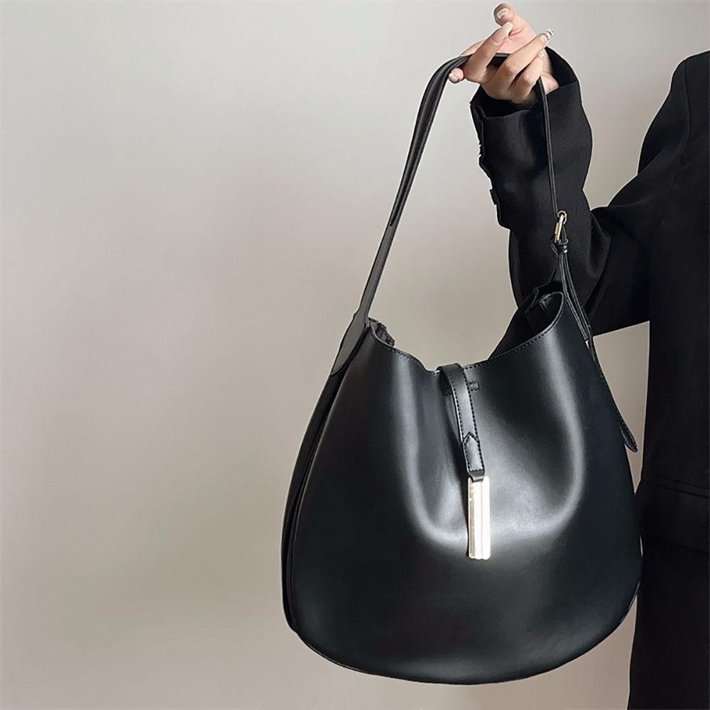 Black Texture Niche Design Underarm Bag Female  New Vintage Soft Leather Simple Bucket Bag Fashion All-Match Crossbody Pack