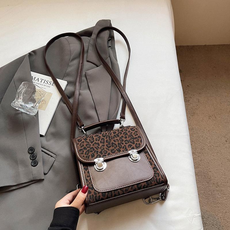 

Backpack niche 2025 autumn new fashion leopard print schoolbag portable casual Korean version retro shoulder messenger bag