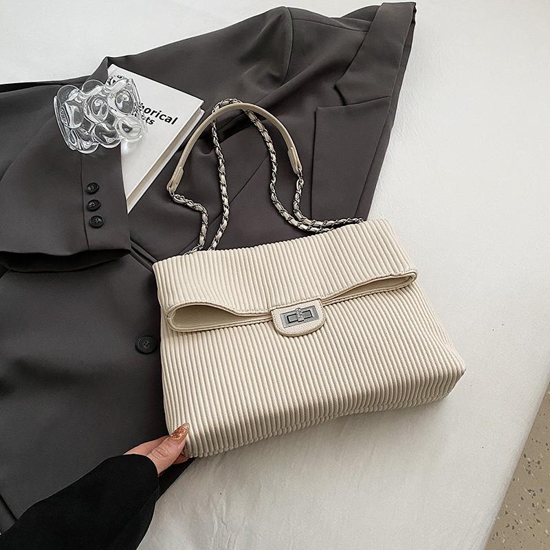 Autumn new fashion pleated messenger bag bag large capacity simple commuter underarm bag chain shoulder bag women