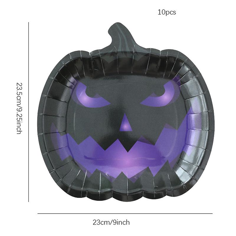 Zestaw zastawy stołowej na imprezę tematyczną Halloween: Obrus dyniowy, Talerzyki i kubki jednorazowe