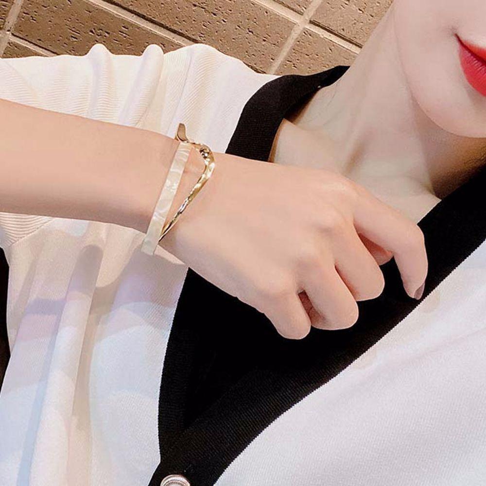 Luxury Texture Geometry Bracelet Curved White Shell Plate Irregular Bangles