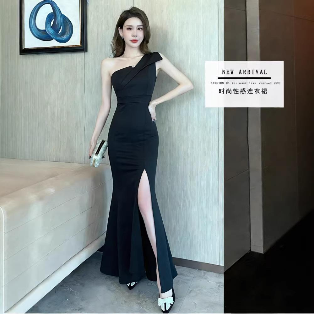 Black One-shoulder Evening Dress, New High-end Light Luxury Niche Temperament Host Harpoon-tail Split Dress