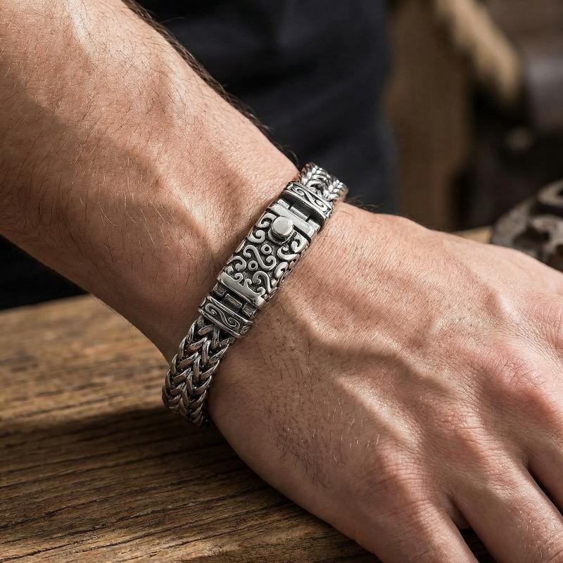 European and American Personalized Titanium Steel Keel Chain Bracelet, Punk Style Men's Diamond-encrusted Skull Bracelet