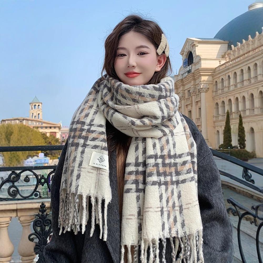 New Korean version of classic color matching plaid scarf women's autumn and winter fashion versatile warm thickened student scarf