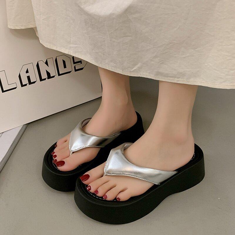 Small muffin thick-soled flip-flops shoes women's shoes wear 2025 new summer sandals toe sandals