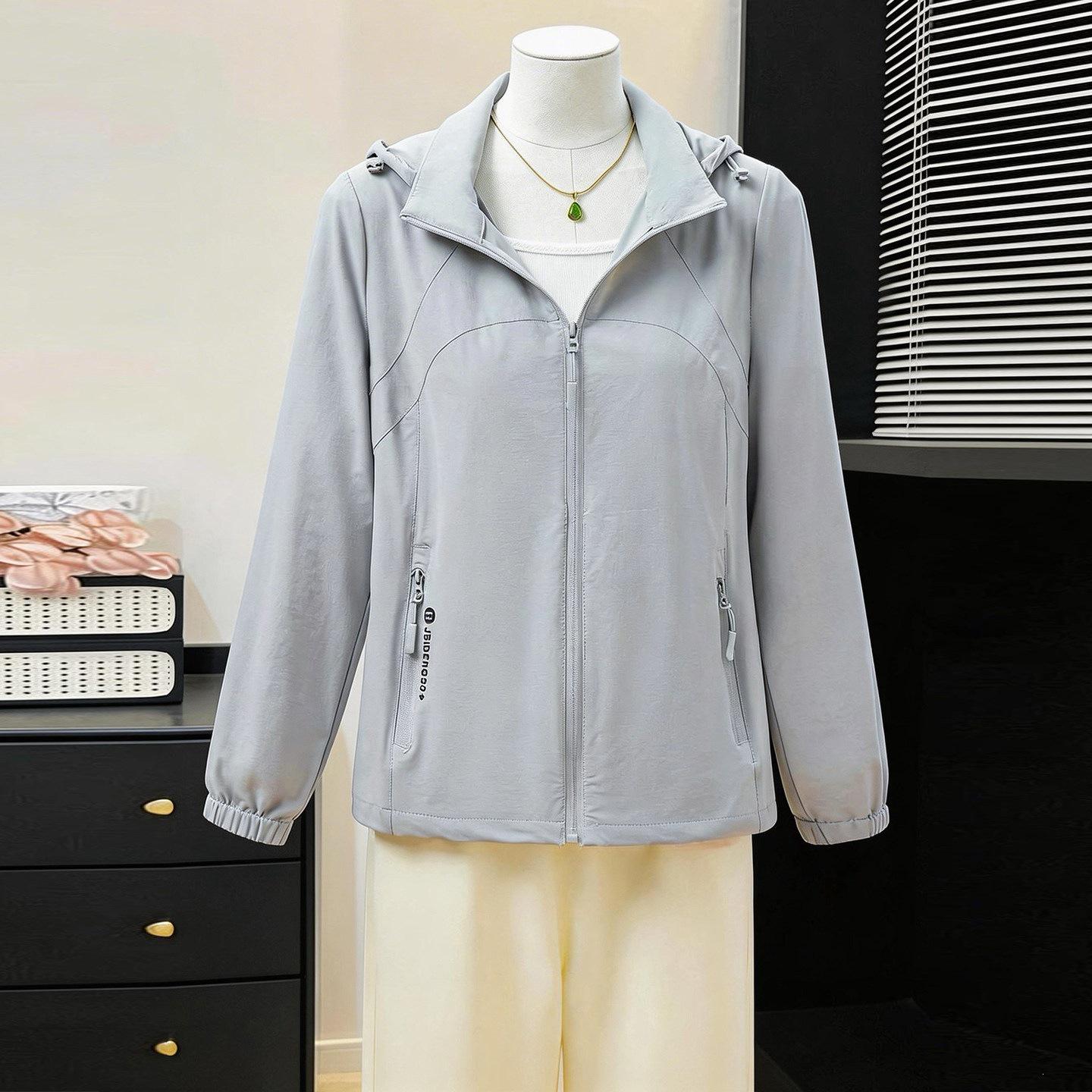 

2026 New Summer Sun Protection Jacket for Middle-Aged Women – Fashionable and Casual Top 2XL (105-120 jin)