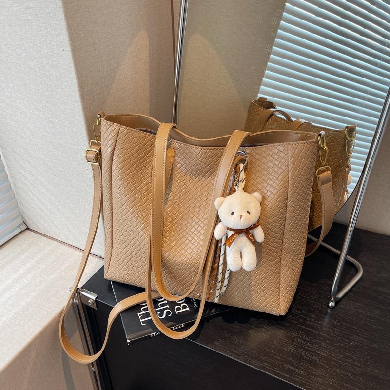 Premium Sense Large Capacity Large Bag Women's New Fashion Commuter Tote Bag Versatile Shoulder Messenger Bag