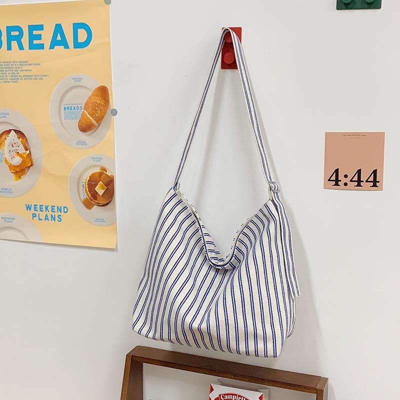 Spring Large-capacity Niche Design Casual Simple Lazy Fashion Tote Bag Commuting Personality Foreign Style Shoulder Bag