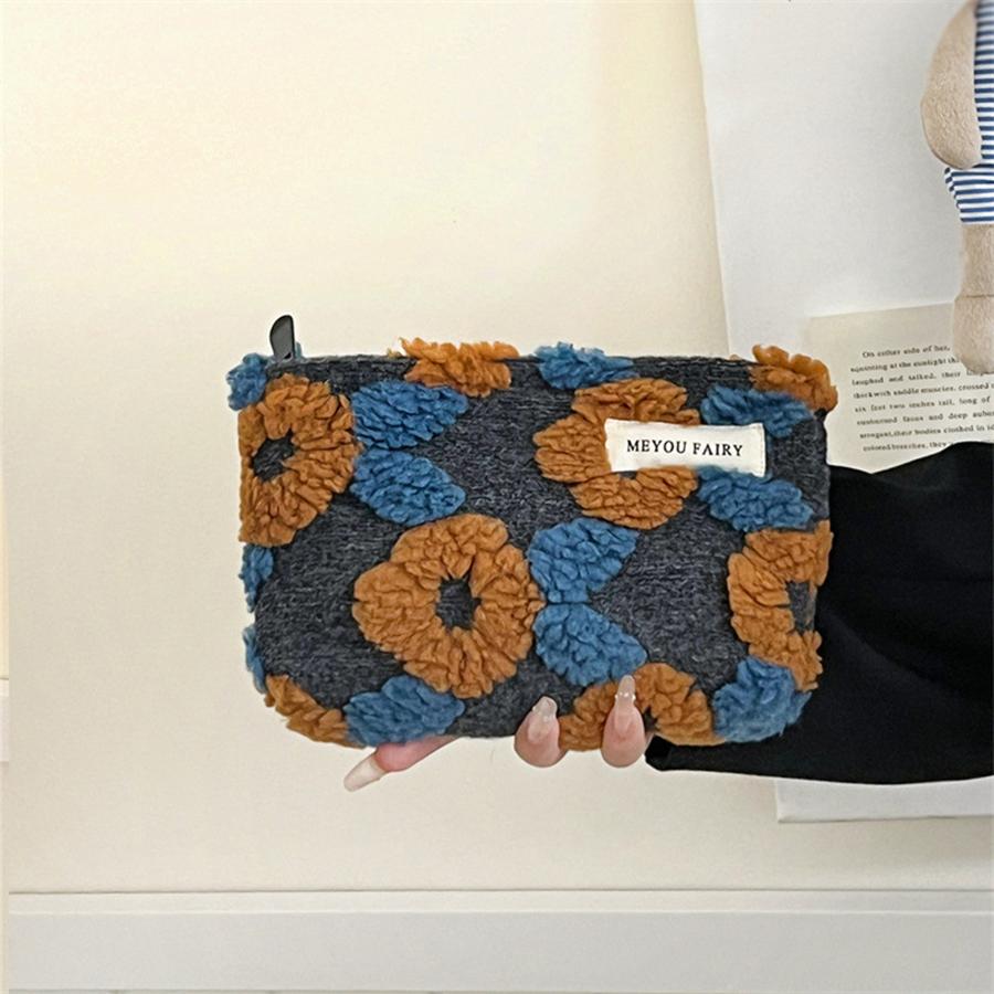 

Plush Portable Makeup Bag with Zipper Cute Floral Kawaii Make Up Pouch Trendy Cosmetic Pouch for Purse Pencil Pouch