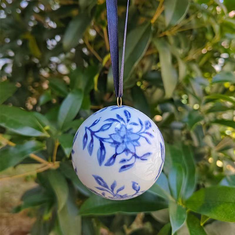 Blauer und weißer Jingdezhen Keramikkugel-Anhänger - Auto- und Weihnachtsdekoration.