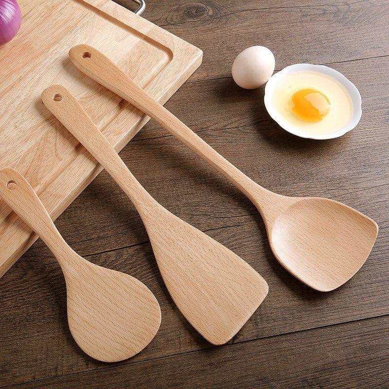 Long-Handled Unpainted Wooden Spatula, Safe for Non-stick Cookware, Heat Resistant, Anti-scald, Ideal for Stir-frying and Household Use.