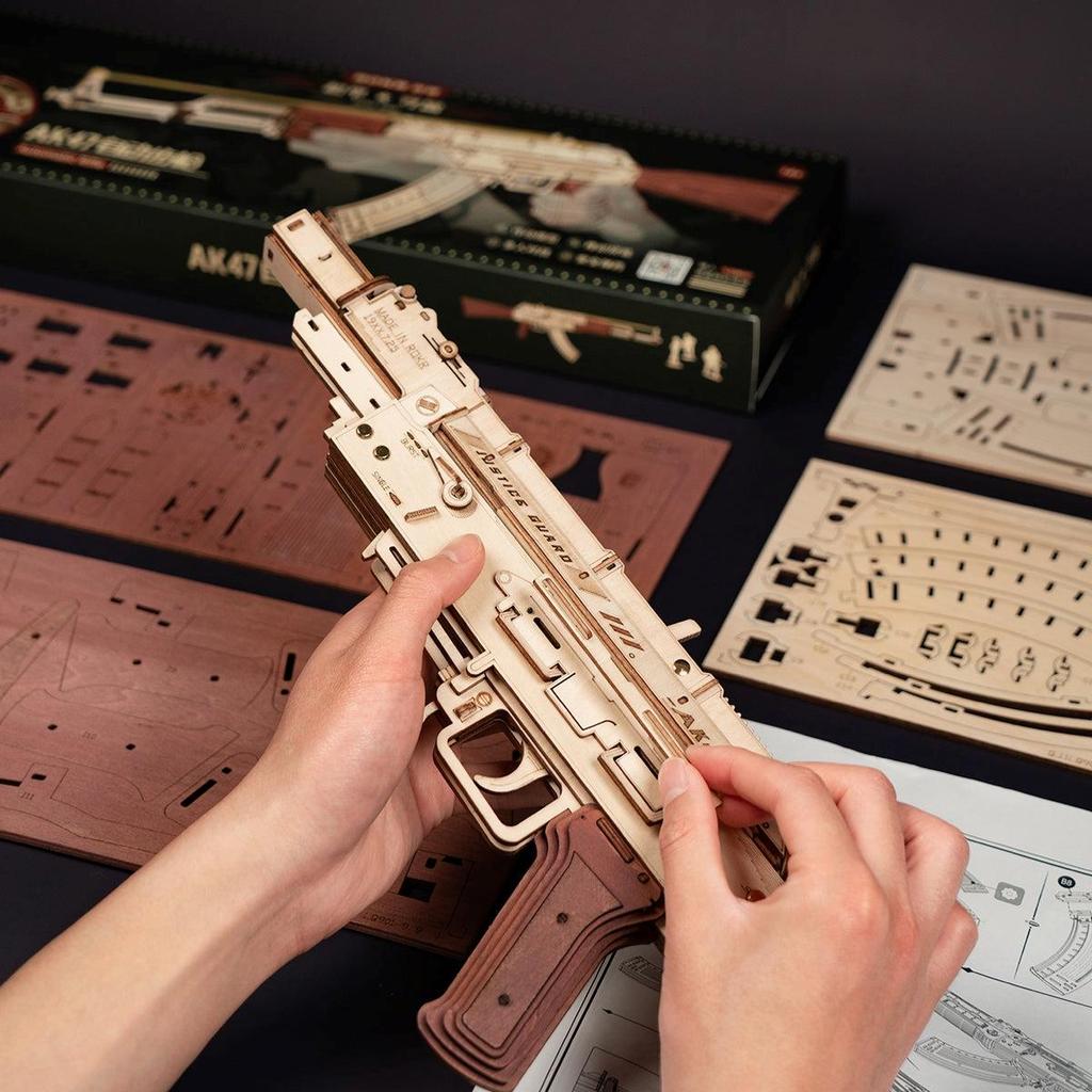 ROKR AK-47 Karabin Szturmowy Zabawkowy Pistolet Drewniana Puzzle 3D LQ901