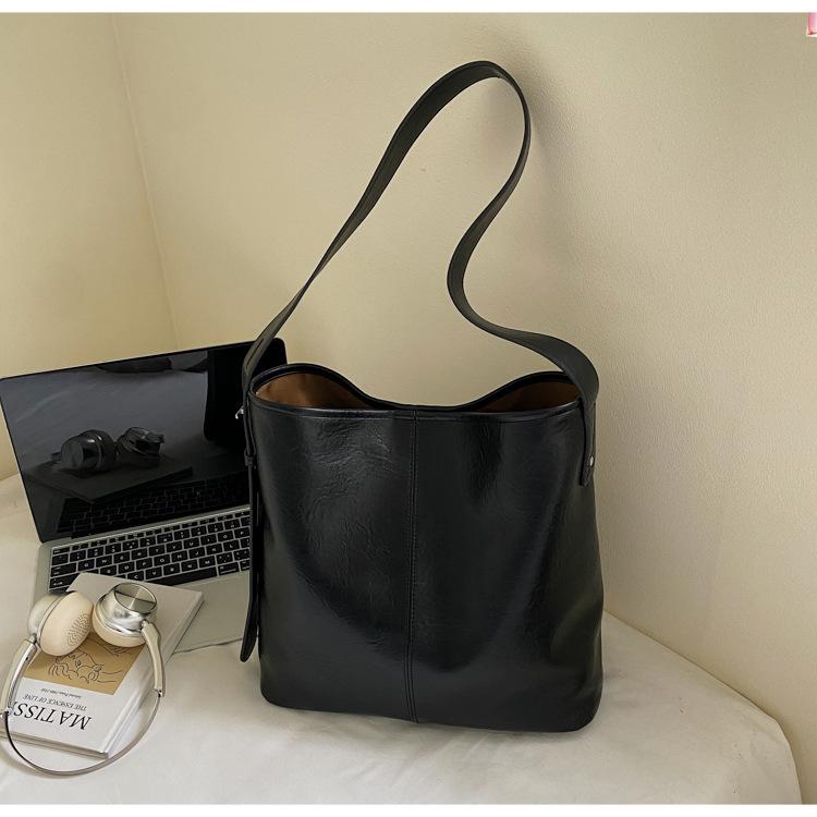 

Fashion new simple underarm bag feeling shoulder bag casual versatile trend large capacity tote bag women чорний