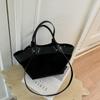 2026 Women's Retro Suede Tote: Large Capacity, Versatile Single Shoulder Bag for Autumn/Winter Commuting