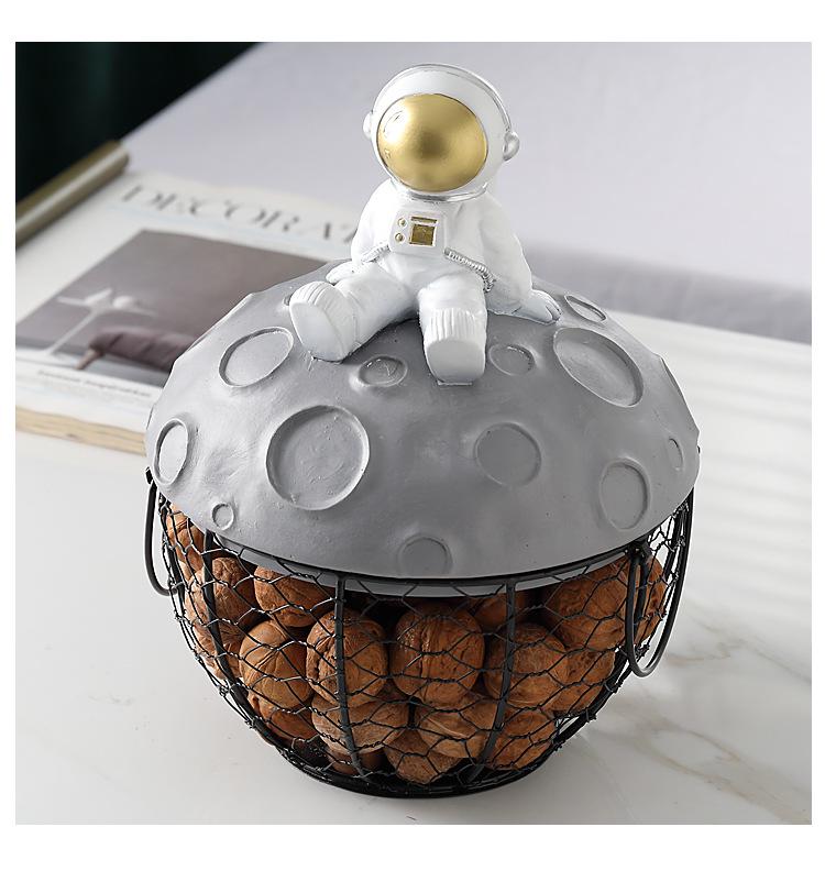 Creative Wrought Iron Hen Basket for Eggs, Garlic, Fruits, Snacks, and Kitchen Decor