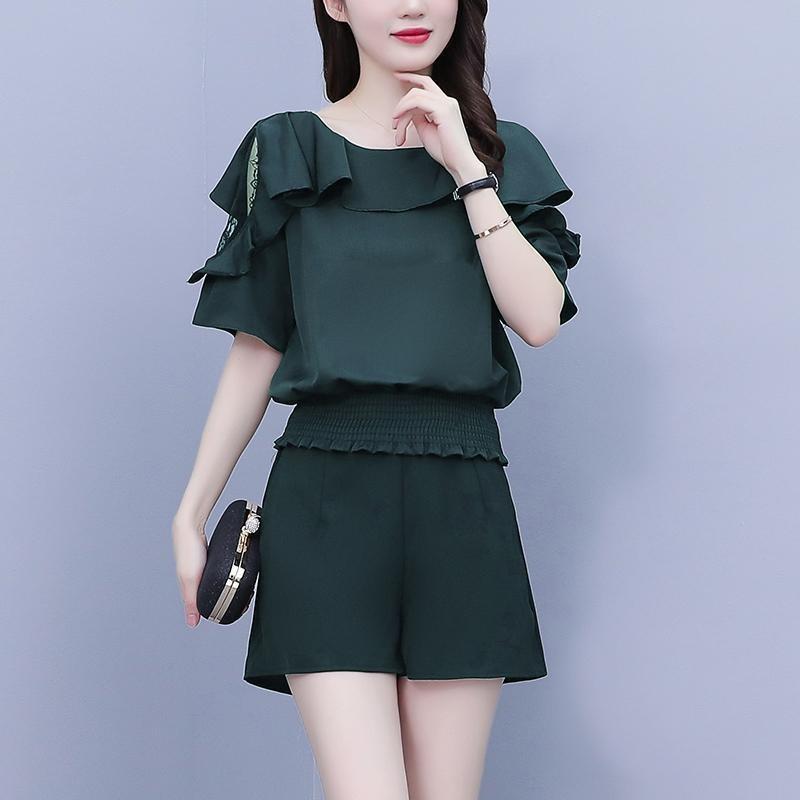 

Женский летний костюм с поясом, кружевом, ажурным узором, открытыми плечами, короткими рукавами, шортами, комплект из двух предметов для женщин M зелёный