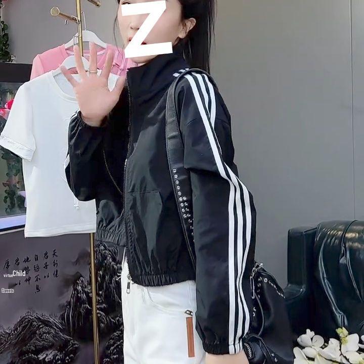 Dámská ultralehká rychleschnoucí větrovka s límcem pro jaro 2024