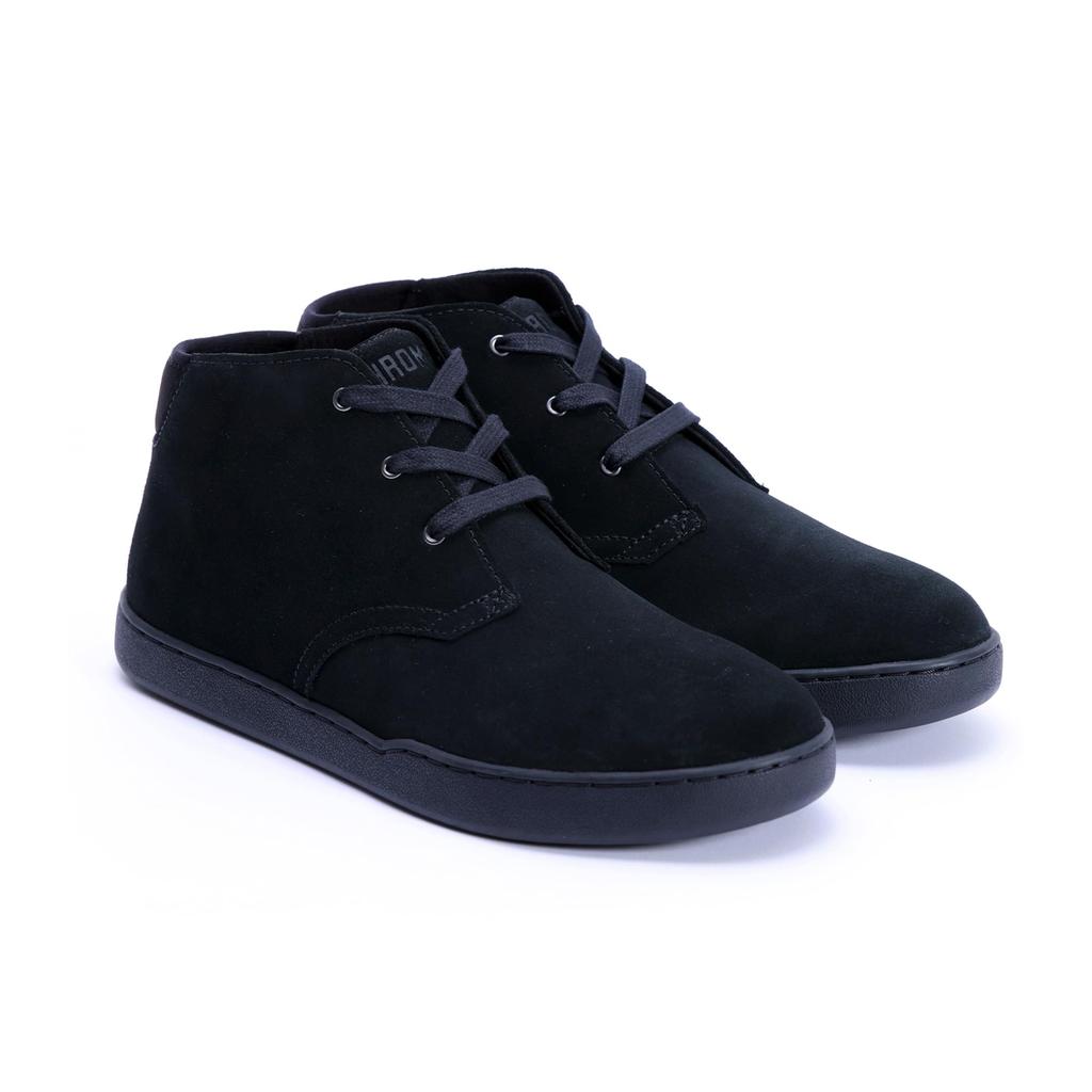 Chrome A27 CHUKKA Sneakers (Current Model) and PANARACER Men's Black Suede Boots, Size 26.5cm (Size 11.5 Inches).
