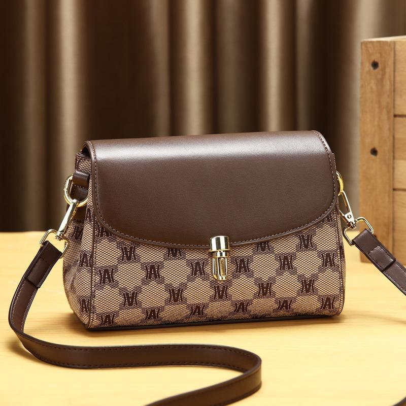 Bag women's new shoulder messenger bag autumn and winter advanced sense commuting light leisure small square bag women