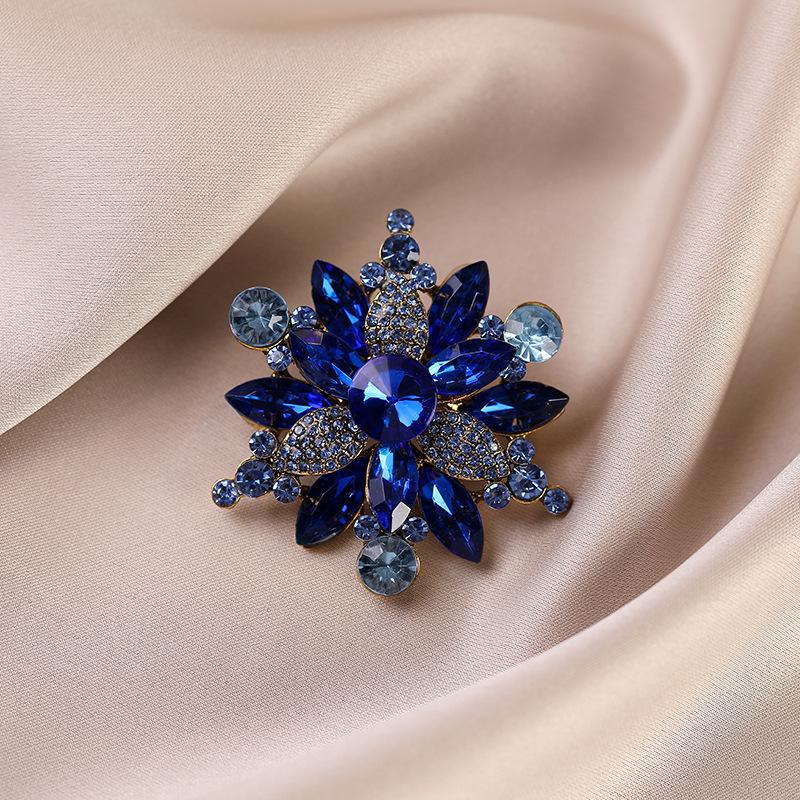 

1pc Crystal Peach Blossom Brooches For Women Men Charming Shining Flowers Party Office Brooch Pins Jewelry Gifts