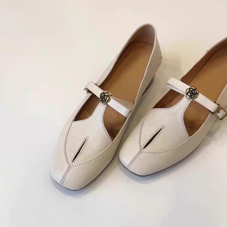 

Версия из коровьей кожи~ ретро туфли Мэри Джейн из перфорированной кожи с пряжкой на одно слово, женские универсальные туфли из мелкой кожи с квадратным носком и камелией 39