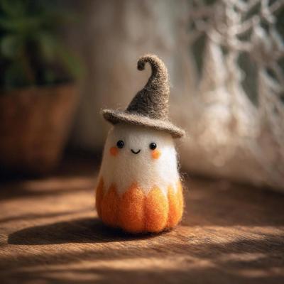 Fantôme d'Halloween en Feutre Fait Main Citrouille avec Chapeau de Sorcier Ornement Fantôme Feutré en Laine pour Décoration de Maison Halloween Étagère Bureau