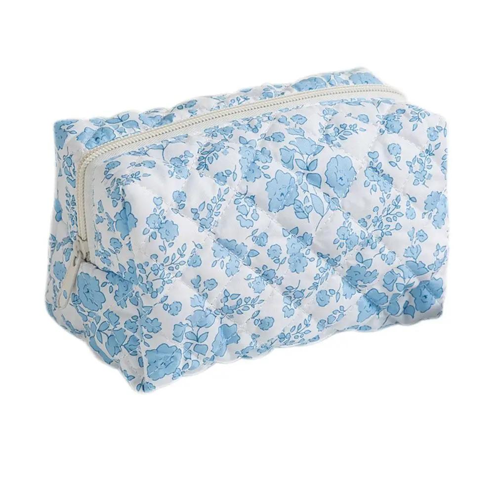 Cotton Quilted Makeup Bag Portable Checkered with Zipper Wash Bag Large Capacity Skincare Pouch Travel