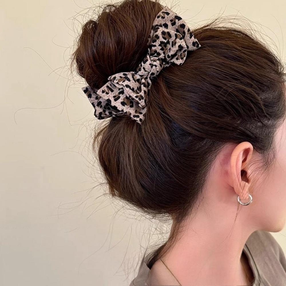 Sweet and Cool Leopard Print Bow Hair Clip, Leopard Print Element Bow Paired with Sweaters and Coats To Enhance Temperament