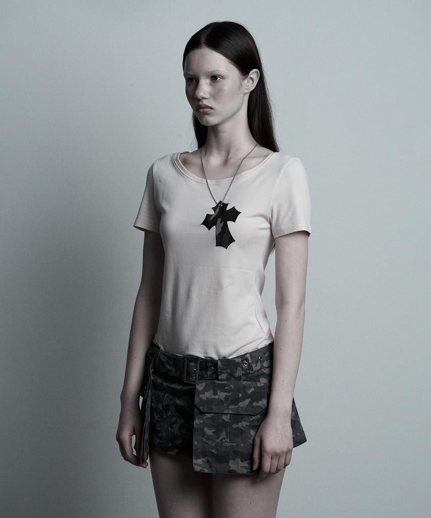 ILLIO Pink-Camou Cross Necklace T-Shirt
