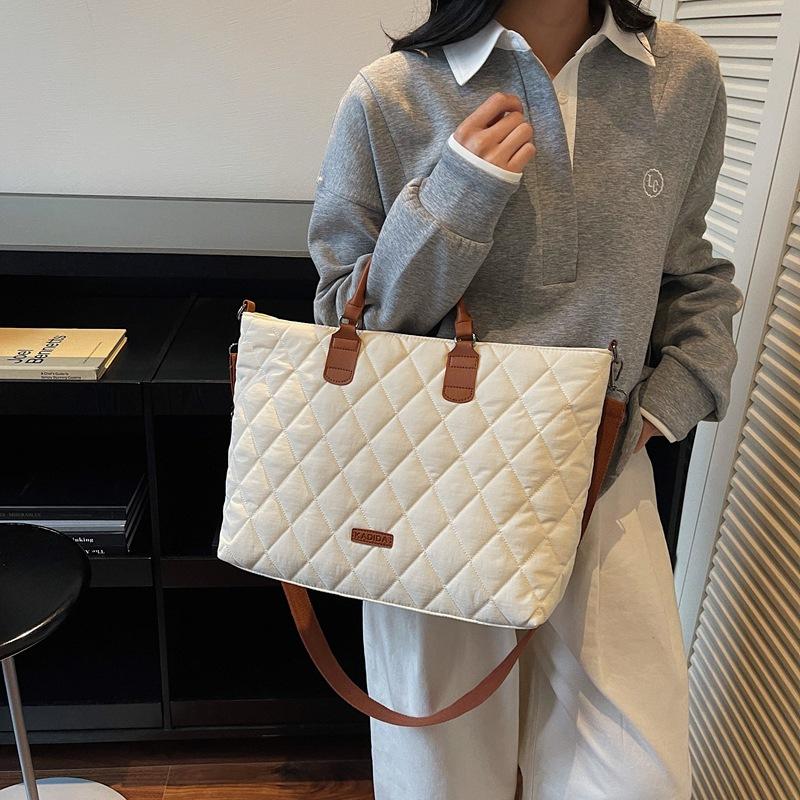 New Diamond Casual Cotton Bag Fashion Handbag Commuting Versatile Cotton Padded Shoulder Bag Large Capacity Messenger Bag Women