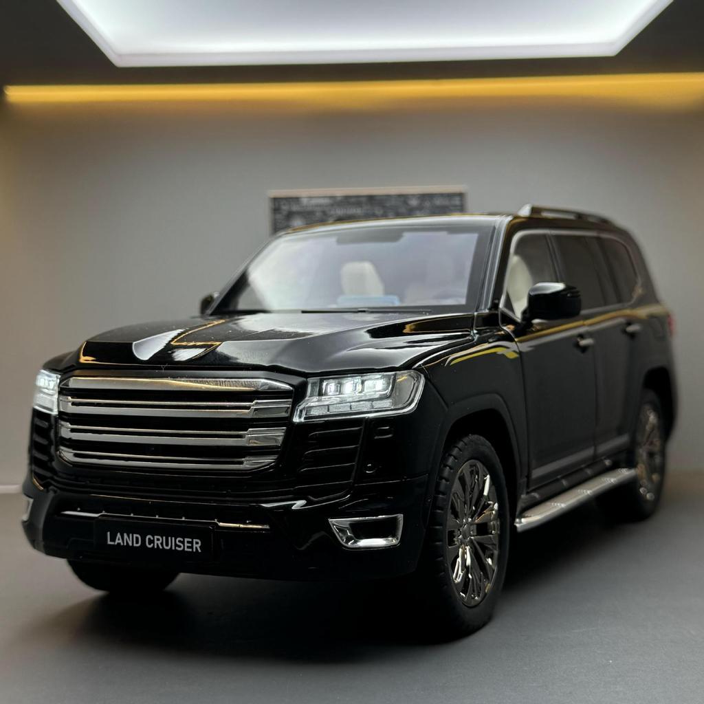 1:18 Land Cruiser LC300 SUV Alloy Car Model Diecasts Metal Offroad Vehicles Car Model Sound Light Childrens Toys Gift