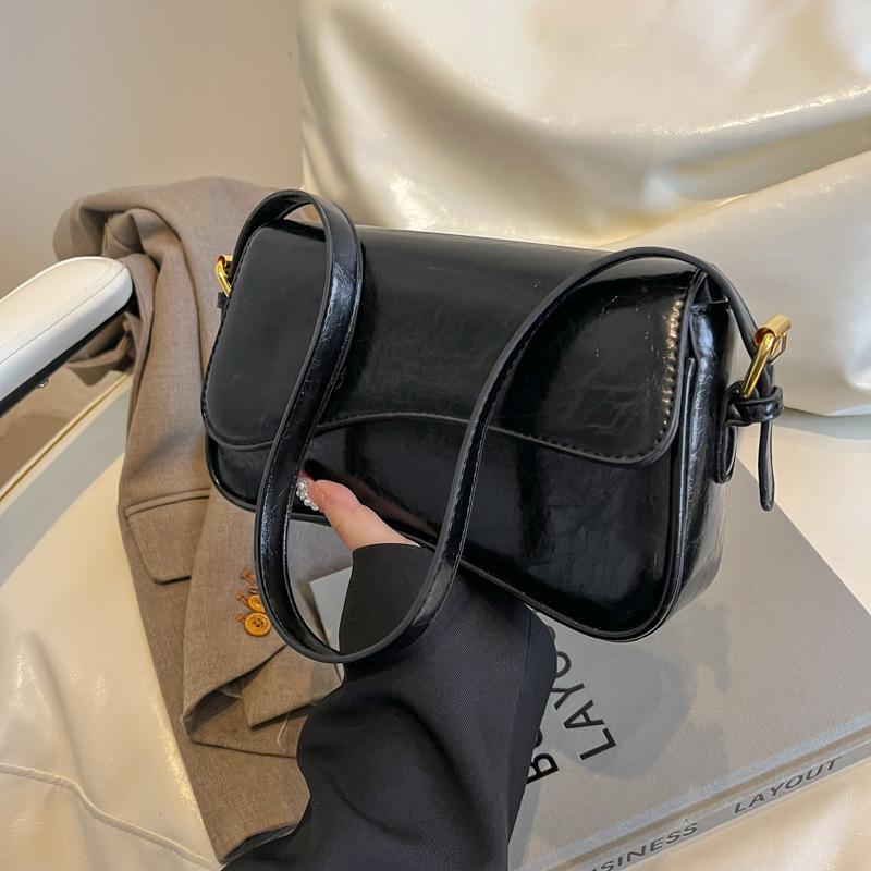 Una borsa da pendolare a mano di nicchia, elegante e semplice, con un alto livello di aspetto e una piccola borsa a tracolla quadrata
