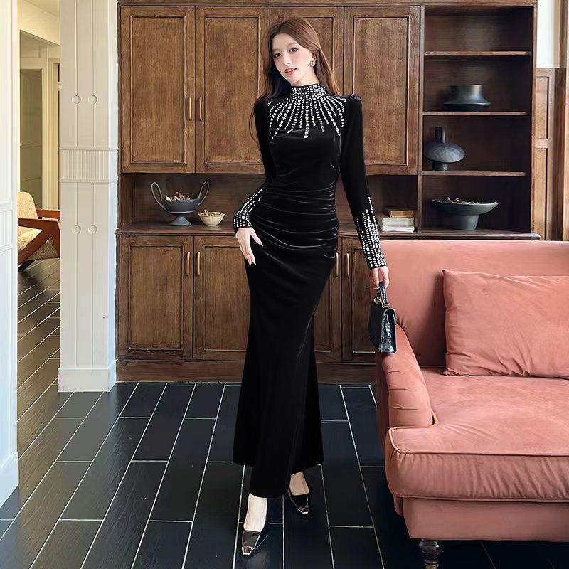 Autumn 2025 Gold Velvet Bodycon Dress with Hot Drill Design