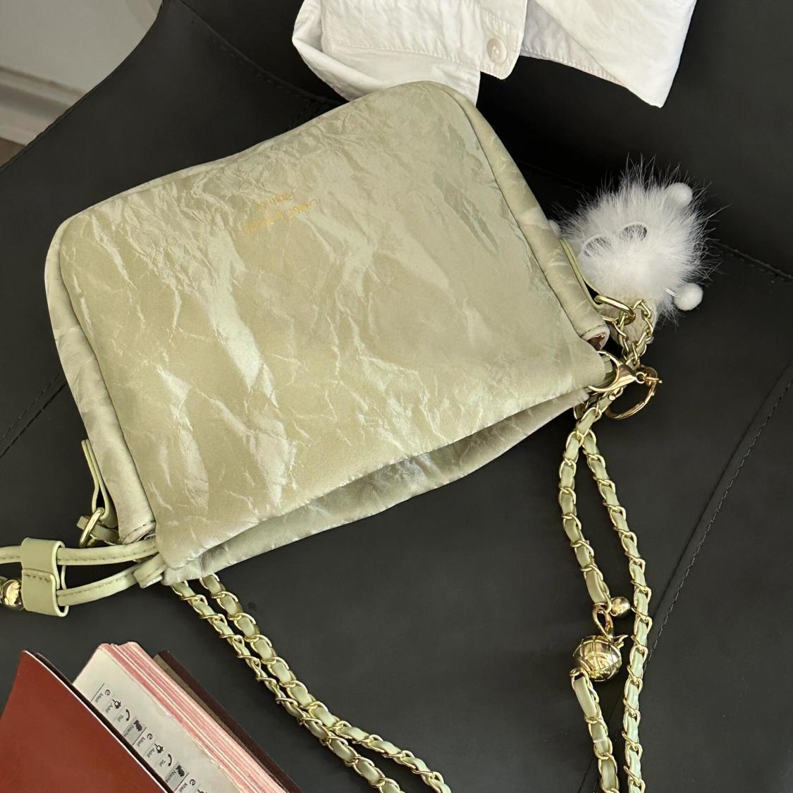 High-value niche drawstring bag women s new popular versatile chain messenger bag single shoulder underarm bucket bag bag + messenger chain