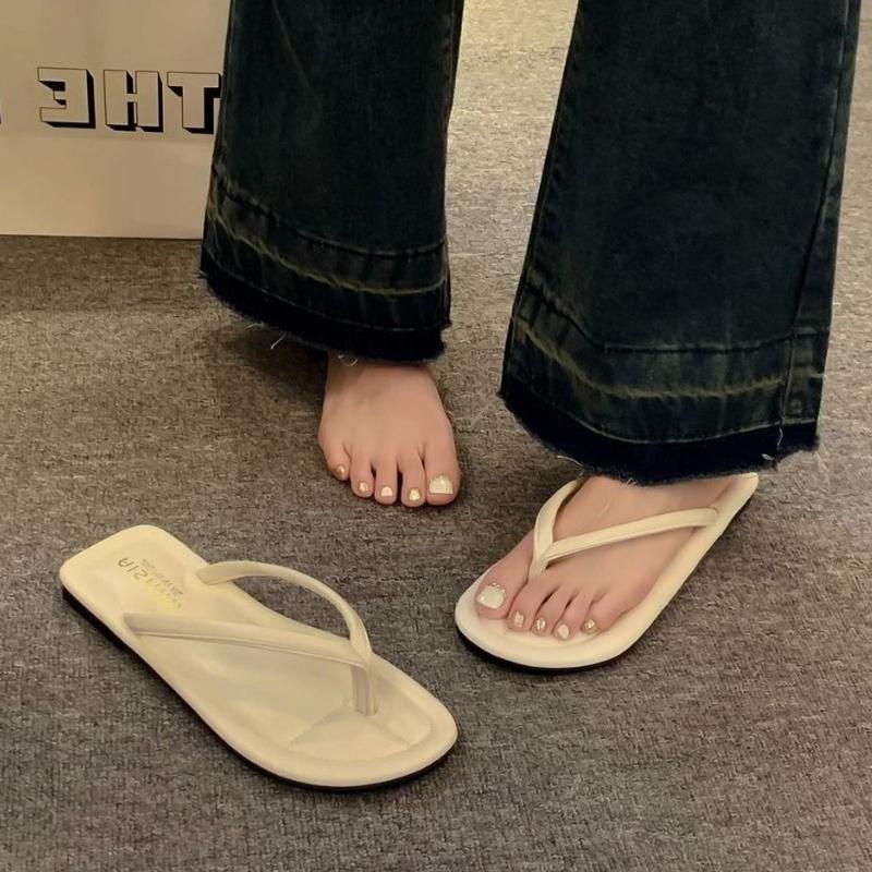 Woman Slippers on Beach Outside Soft Flip Flops Shoes for Women Flat Sandals Promotion Elegant and Fashionable Original Slides