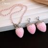 Dulces Aretes de Felpa con Perlas y Colgante de Fresa Cadena para Clavícula Set de Joyería para Mujeres