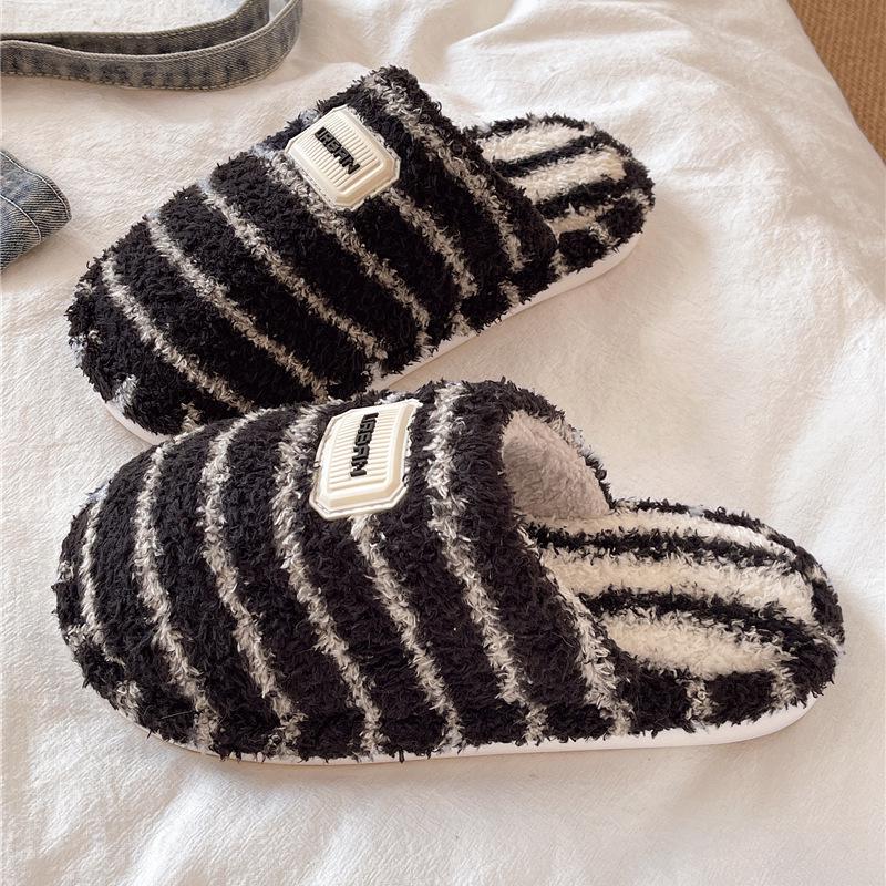 

Уютные зимние хлопковые тапочки с нескользящей подошвой: Унисекс полосатые пушистые слипоны для пар чёрный