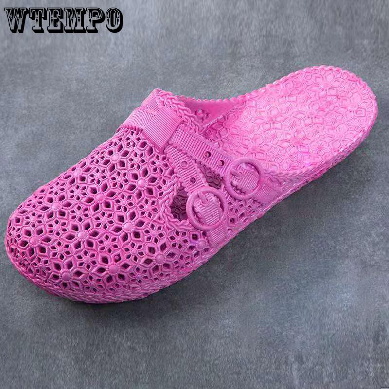 Chinelos de PVC femininos para uso externo, sapatos furados, verão, fundo macio, fundo grosso, sandálias para casa, banheiro, oco, embrulhado, chinelos de praia ao ar livre